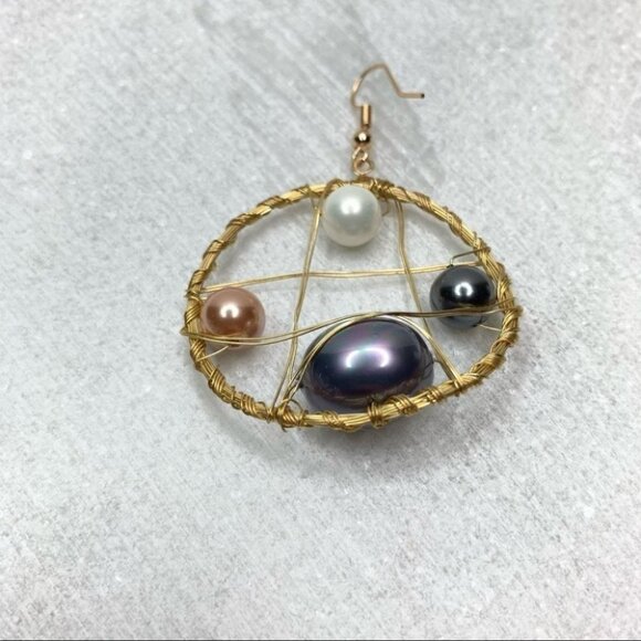 Women's fashion hoop Gold-Tone pearl earrings - Picture 3 of 5